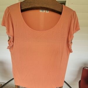𝅺3/$30 Cato melon color tee size Large 20in across chest